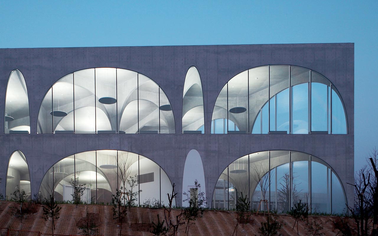 Tama Art University Library (Hachioji campus), Tokyo (J), 2007